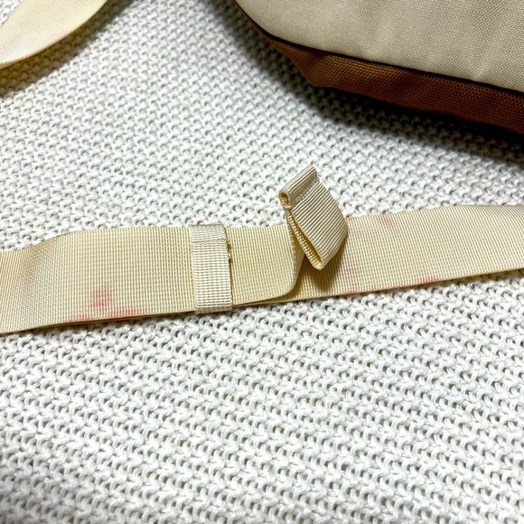 The North Face Belt Bag Versatile and Durable - Picture 13 of 14